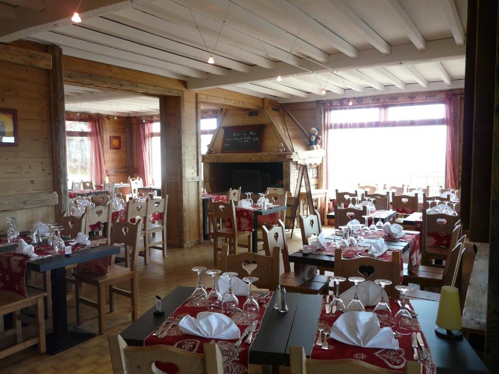 Logis Le Pont De Champ Hotell Beaucroissant Eksteriør bilde