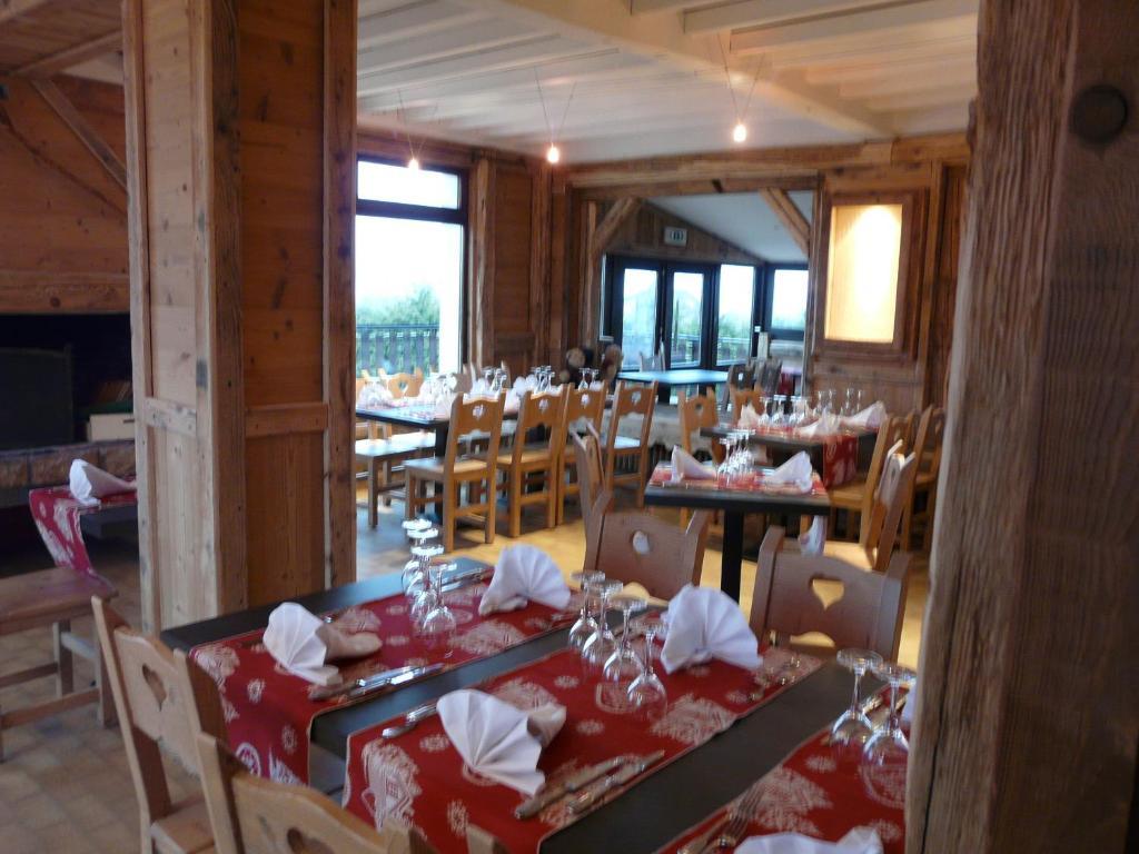 Logis Le Pont De Champ Hotell Beaucroissant Eksteriør bilde