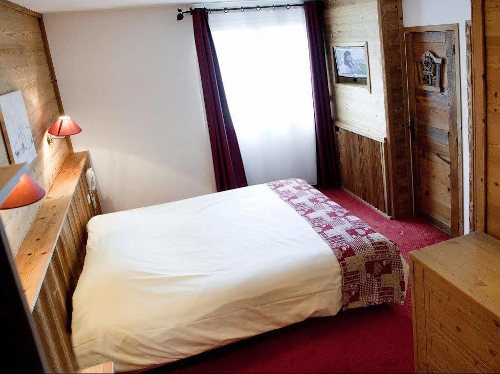 Logis Le Pont De Champ Hotell Beaucroissant Eksteriør bilde