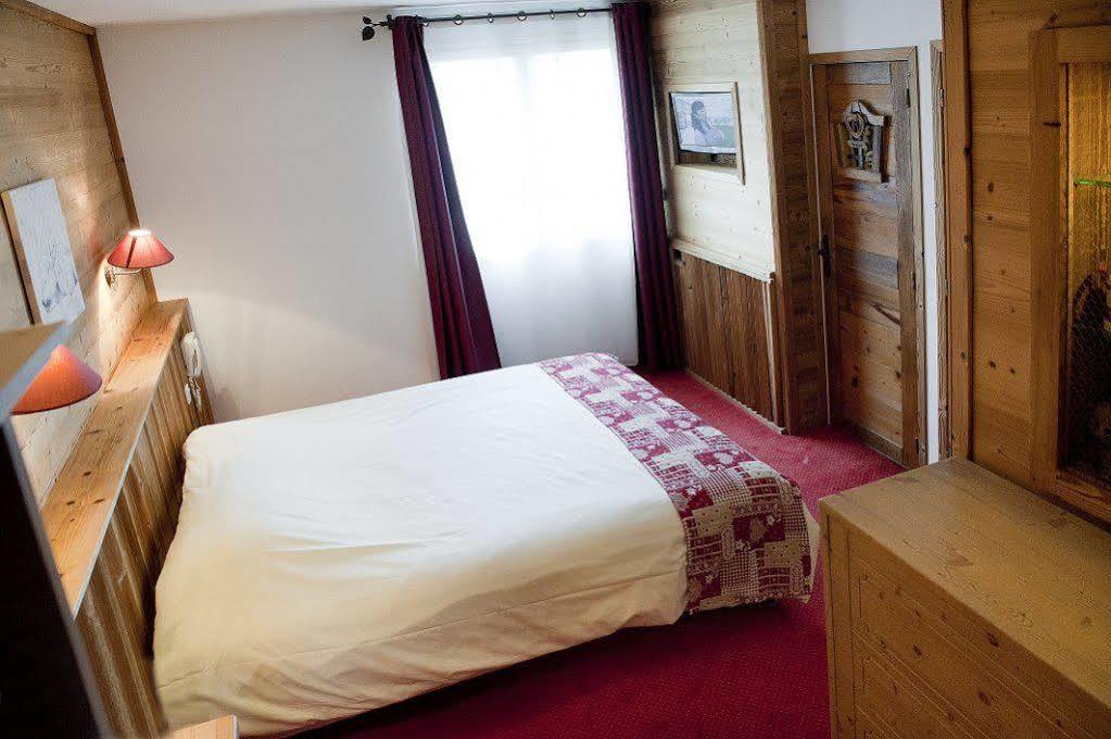 Logis Le Pont De Champ Hotell Beaucroissant Eksteriør bilde