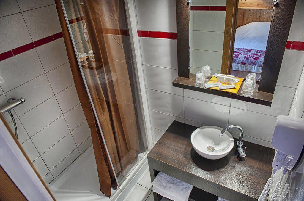 Logis Le Pont De Champ Hotell Beaucroissant Eksteriør bilde