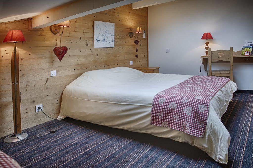 Logis Le Pont De Champ Hotell Beaucroissant Eksteriør bilde