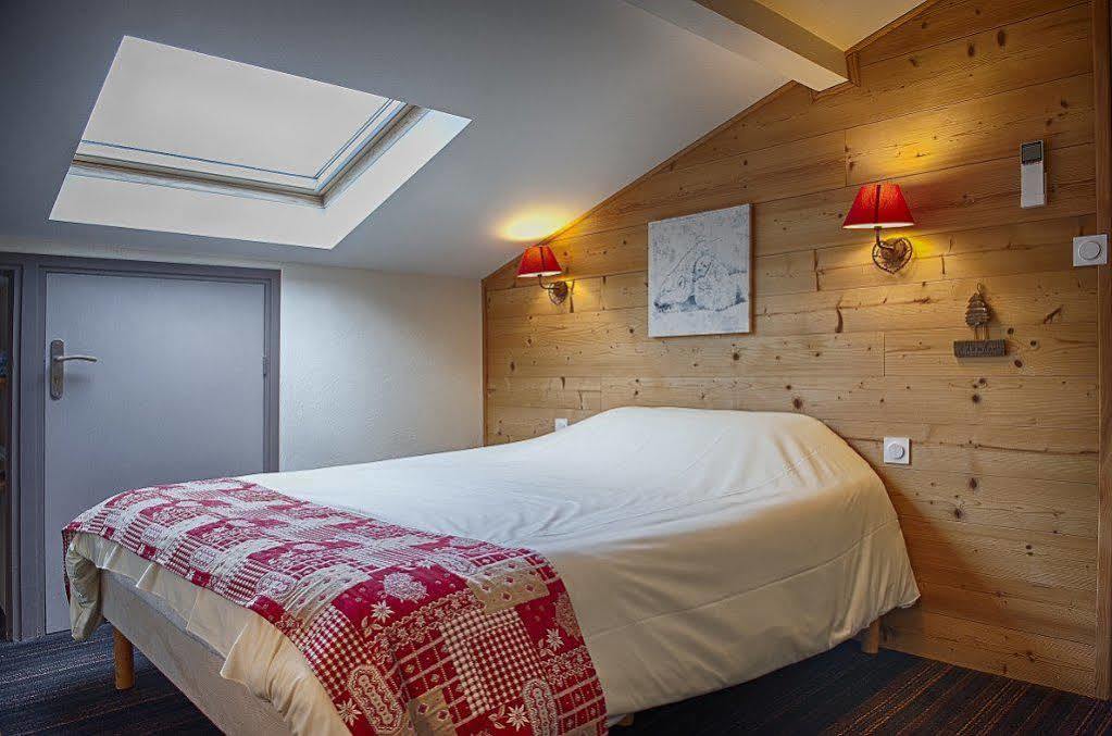 Logis Le Pont De Champ Hotell Beaucroissant Eksteriør bilde